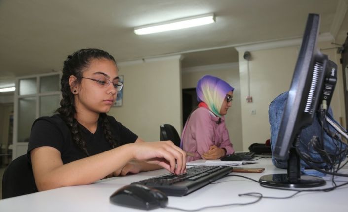 Tatili değerlendirdiler, bilgisayar kullanmayı öğrendiler