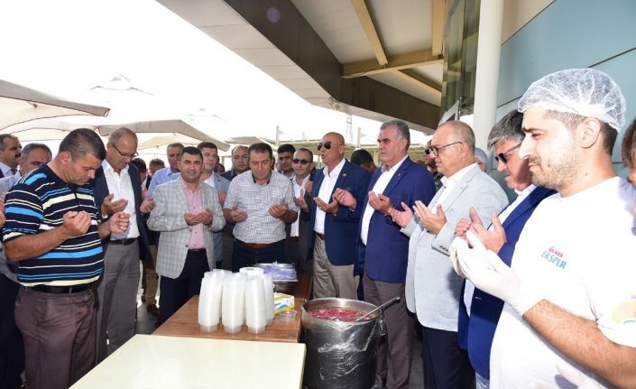 Toplu taşıma şoförlerinden geleneksel aşure hayrı