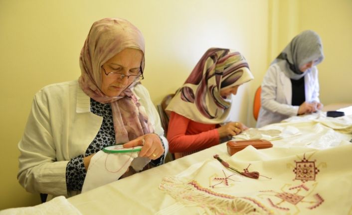 YAKMEK’ler kursiyerlerine terapi gibi geliyor