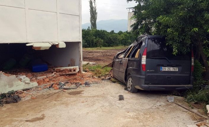 Yol kenarında oturanlar ne olduğunu anlayamadı