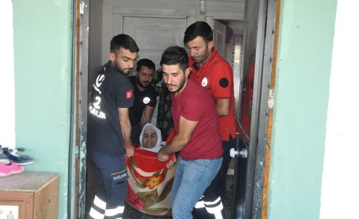 152 kiloluk kadın obez ambulansla taşındı