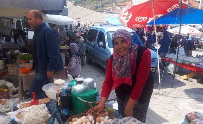 15 yıldır pazarcılıkla geçimini sağlıyor