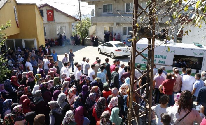 Ağaca asılı halde bulunan genç, memleketi Zonguldak’ta toprağa verildi