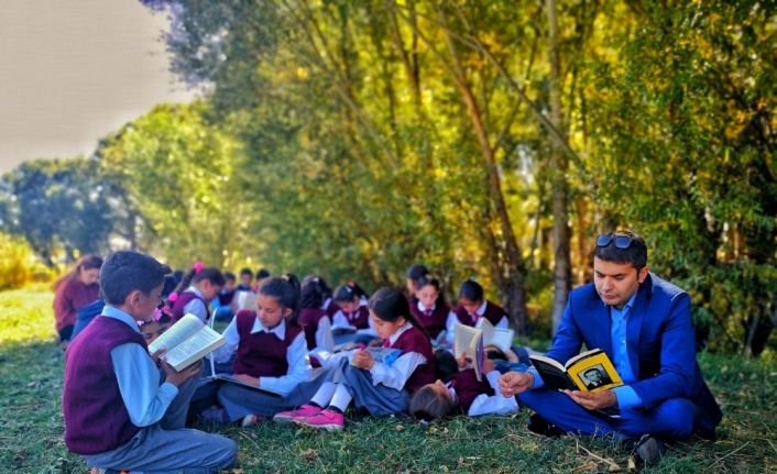 Ağrı’da Öğrenciler Kitap Okuyor, Fidanlar Hayat Buluyor