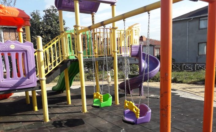 Akçakoca’da parkları elden geçiriliyor