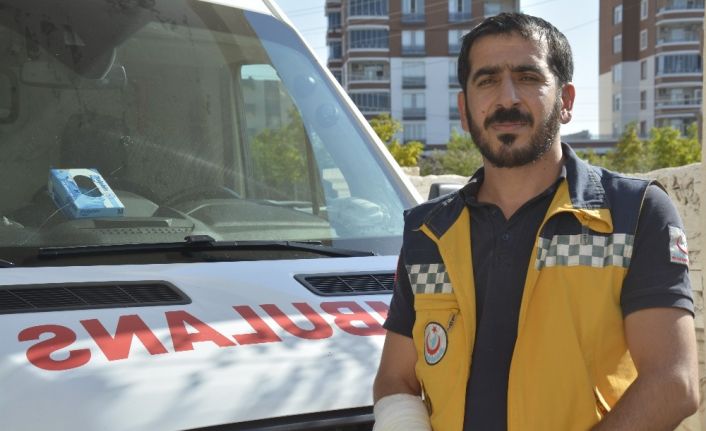 Ambulans şoföründen örnek davranış