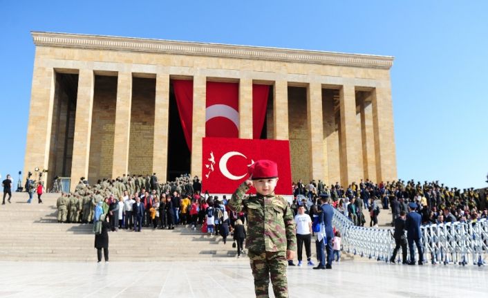 Anıtkabir’e ziyaretçi akını