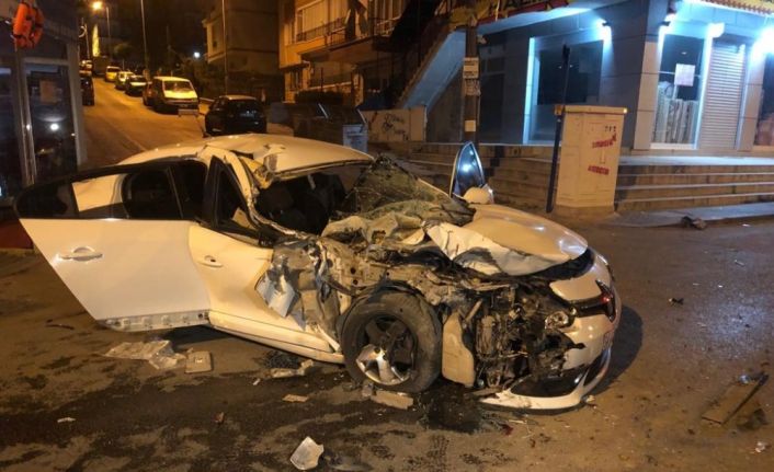 Ankara’da otomobil kamyonete arkadan çarptı: 6 yaralı