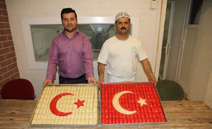 Baklava ustalarından Mehmetçiğe ’ay yıldızlı’ baklava