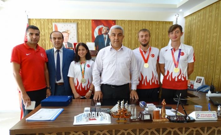 Başkan Çalışkan, şampiyon milli sporcuları ödüllendirdi