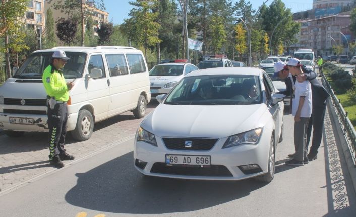 Bayburt’ta ‘Yaya Geçidi Nöbeti’ farkındalık etkinliği