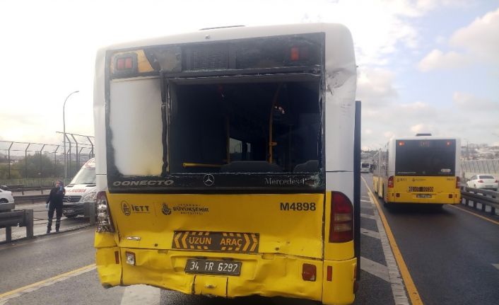 Halıcıoğlu’nda metrobüsler çarpıştı: 3 yaralı