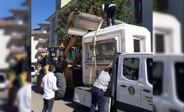 Bingöl’de kaçak büfe kaldırıldı, metruk yapı yıkıldı