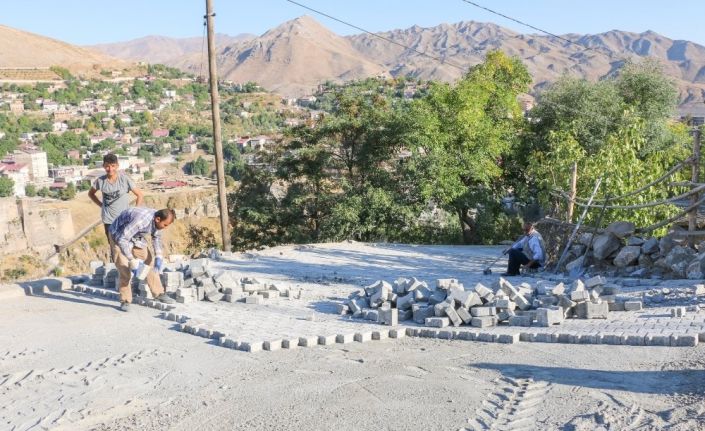 Bitlis Belediyesinin parke çalışmaları devam ediyor