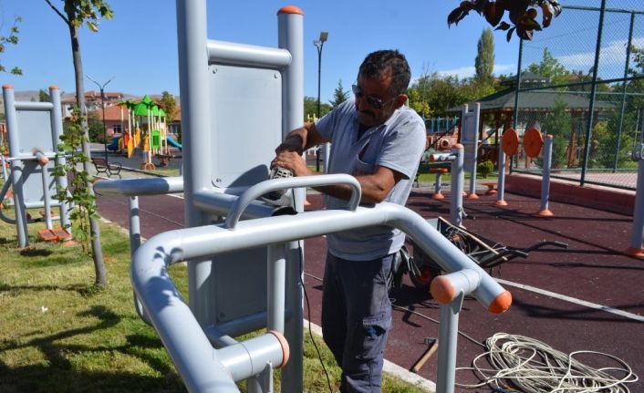 Bünyan’da park ve yeşil alanlarda sonbahar hazırlıkları başladı