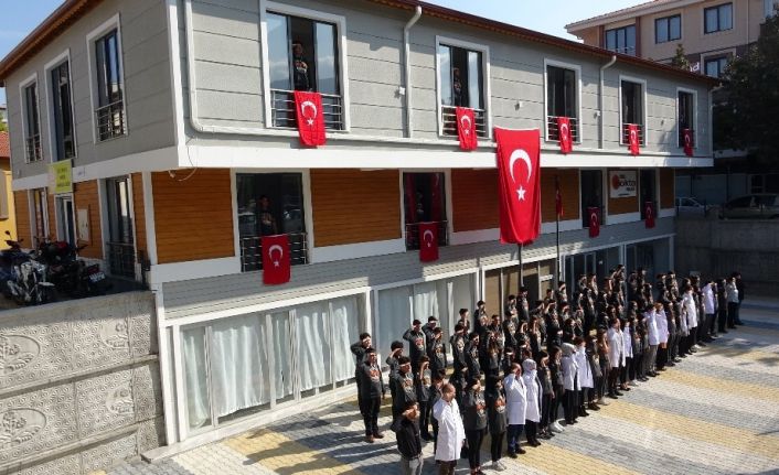 Cumhuriyetin 96. kuruluş yıl dönümünde asker selamlı İstiklal Marşı sürprizi