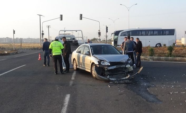 Diyarbakır’da tarım işçilerini taşıyan minibüs kaza yaptı: 18 yaralı