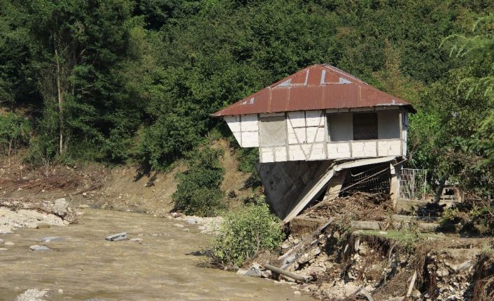 Düzce’deki ki selzedelere 5 milyon dağıtıldı