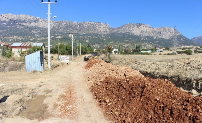 Elmalı’da yollar yenileniyor