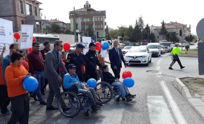 Engelli öğrenciler yaya önceliğine dikkat çekti