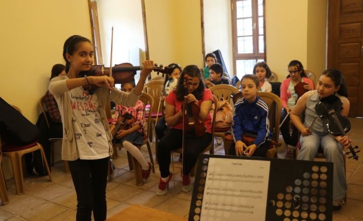 Eyüpsultan Belediyesi’nin Kültür Sanat Kurslarına yoğun ilgi