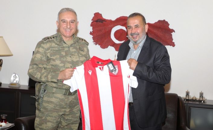 Garnizon Komutanı ve Başsavcıya Samsunspor forması