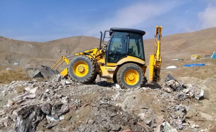 Hakkari kent merkezi molozlardan temizleniyor