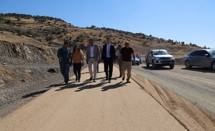 Hasancalı köyünün yolu asfaltlanıyor