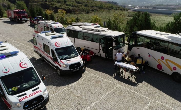 Hastanede gerçeğini aratmayan trafik kazası tatbikatı