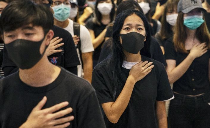 Hong Kong’ta maske yasağıyla gösterilerin bitmesi umudu