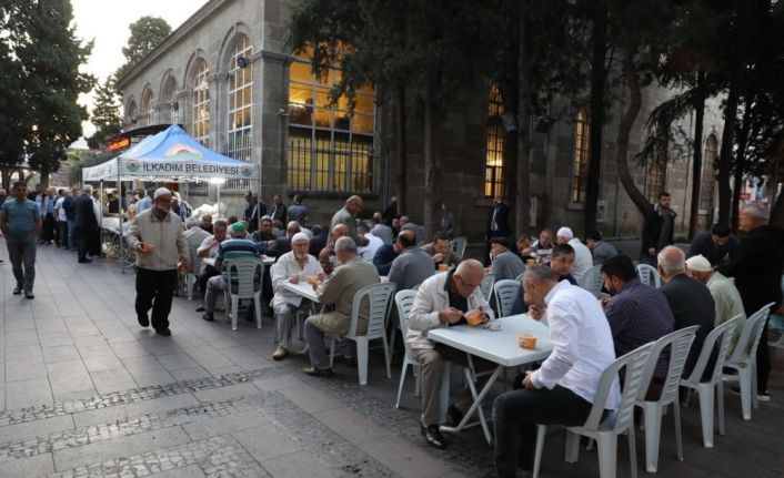 İlkadım’dan cami cemaatine çorba ikramı