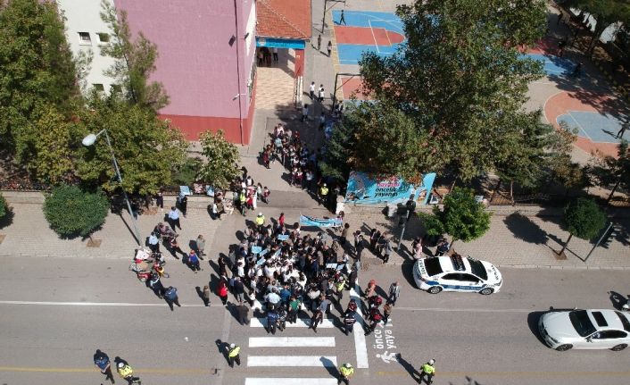 Isparta’da yaya geçidi nöbeti