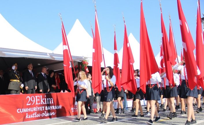 İzmir’de 96. yıl coşkusu