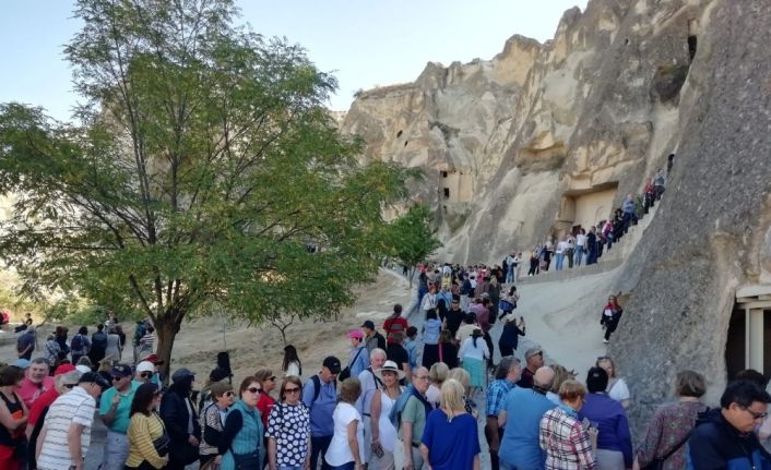 Kapadokya’da turistler müze ziyareti için kuyruk oluşturdu