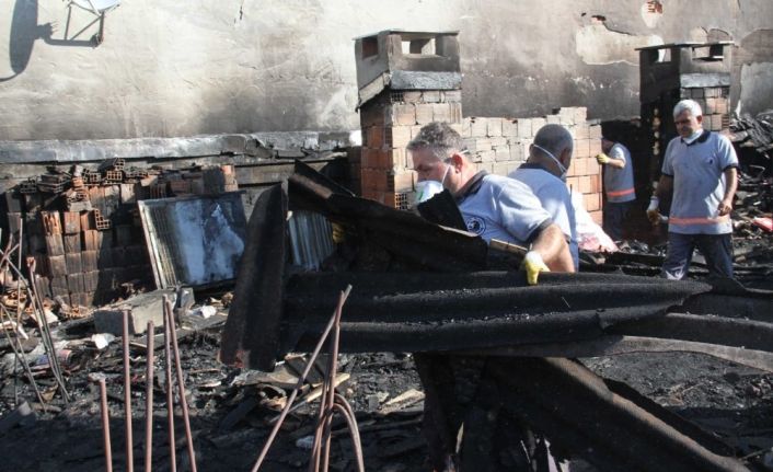 Kartal Belediyesinden yangında zarar gören binaya müdahale