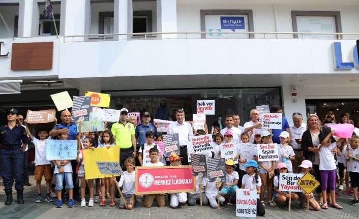 Kaş’ta ‘yaya güvenliği’ nöbeti