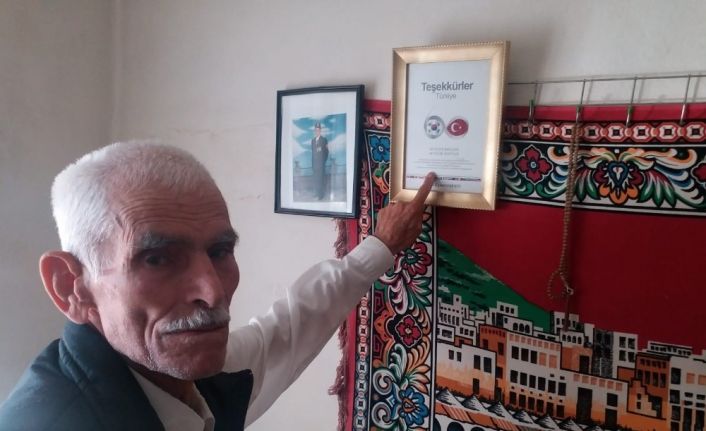 Kore gazisini Seul’daki ‘Barış Müzesi’nde duygulandıran fotoğraf