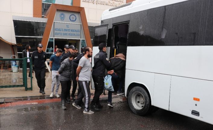 Kuş serisi otomobillere dadanan 11 kişilik çete Kocaeli’de çökertildi