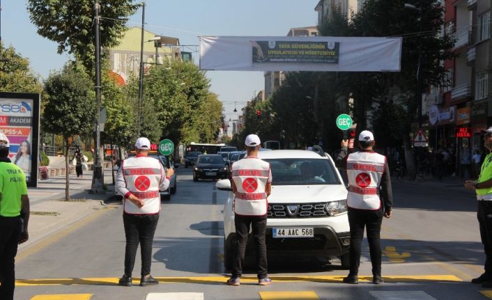 Malatya’da “Yaya geçidi nöbeti” etkinliği düzenlendi