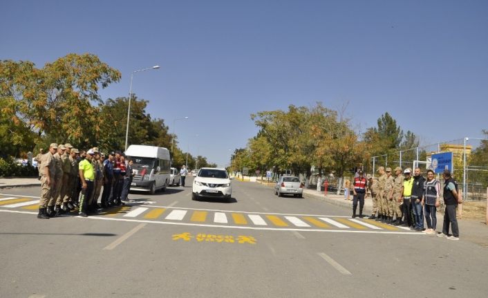 Malatya’nın ilçelerinde de yaya nöbeti tutuldu