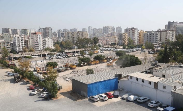 Mezitli’de kent meydanı için ilk adım atıldı