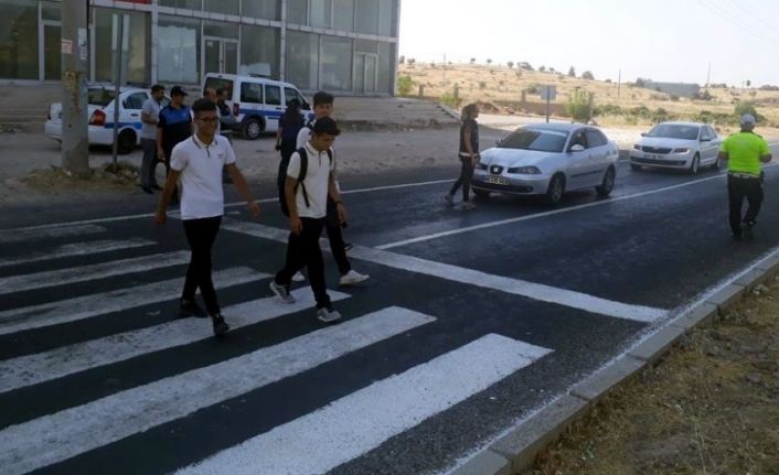 Midyat’ta yaya geçitlerinde uygulama