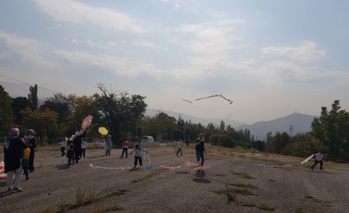 Miniklere başarının sonsuzluğunu uçurtmalarla gösterdiler