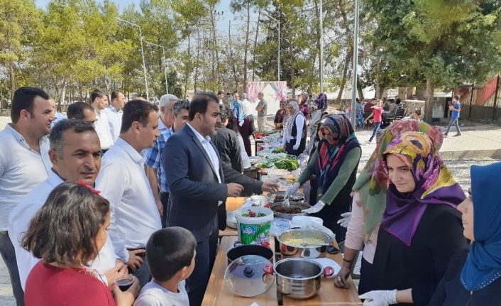 Öğrenciler okulları yararına kermes düzenledi