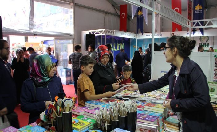 "Okuyan, bilgiyle değer üreten nesiller için çalışıyoruz"