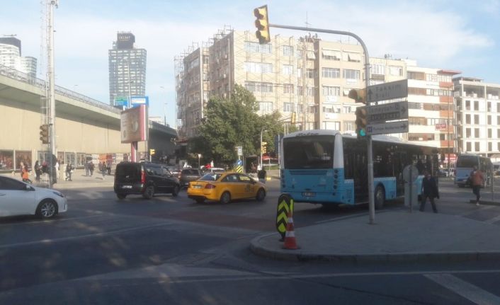 (Özel) Şişli’de yürekleri ağza getiren kaza kamerada