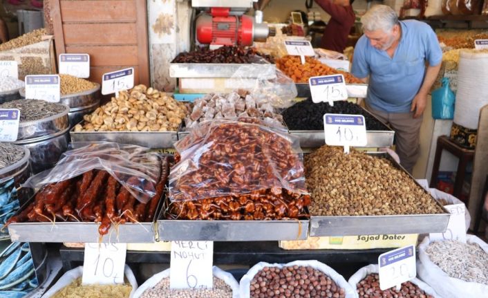 Şanlıurfa’da kışlık kuru yemişler görücüye çıktı