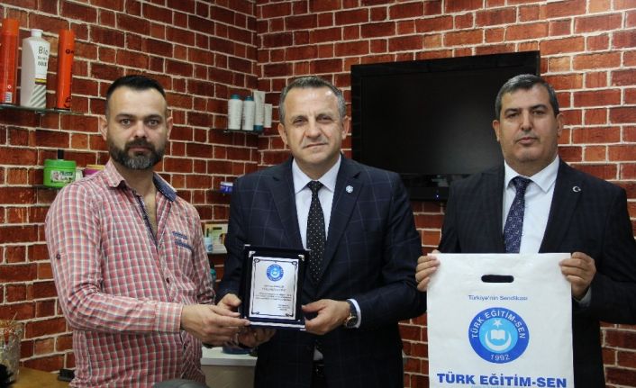 Şehit ailelerine ücretsiz tıraşa, plaketle ödül