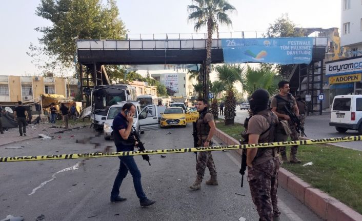 Servis aracının geldiğini görüp uzaktan kumanda ile bombayı patlattı