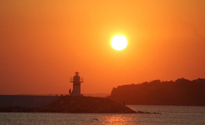 Silivri’de gün batımı kendisine hayran bıraktı